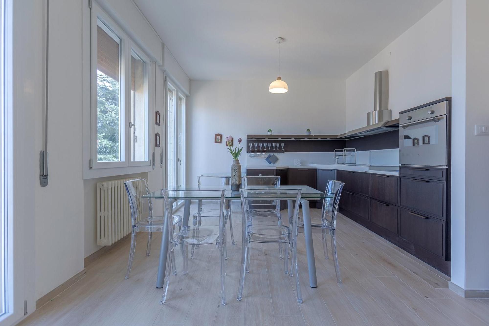 Spacious X5 With Two Balconies! Bologna