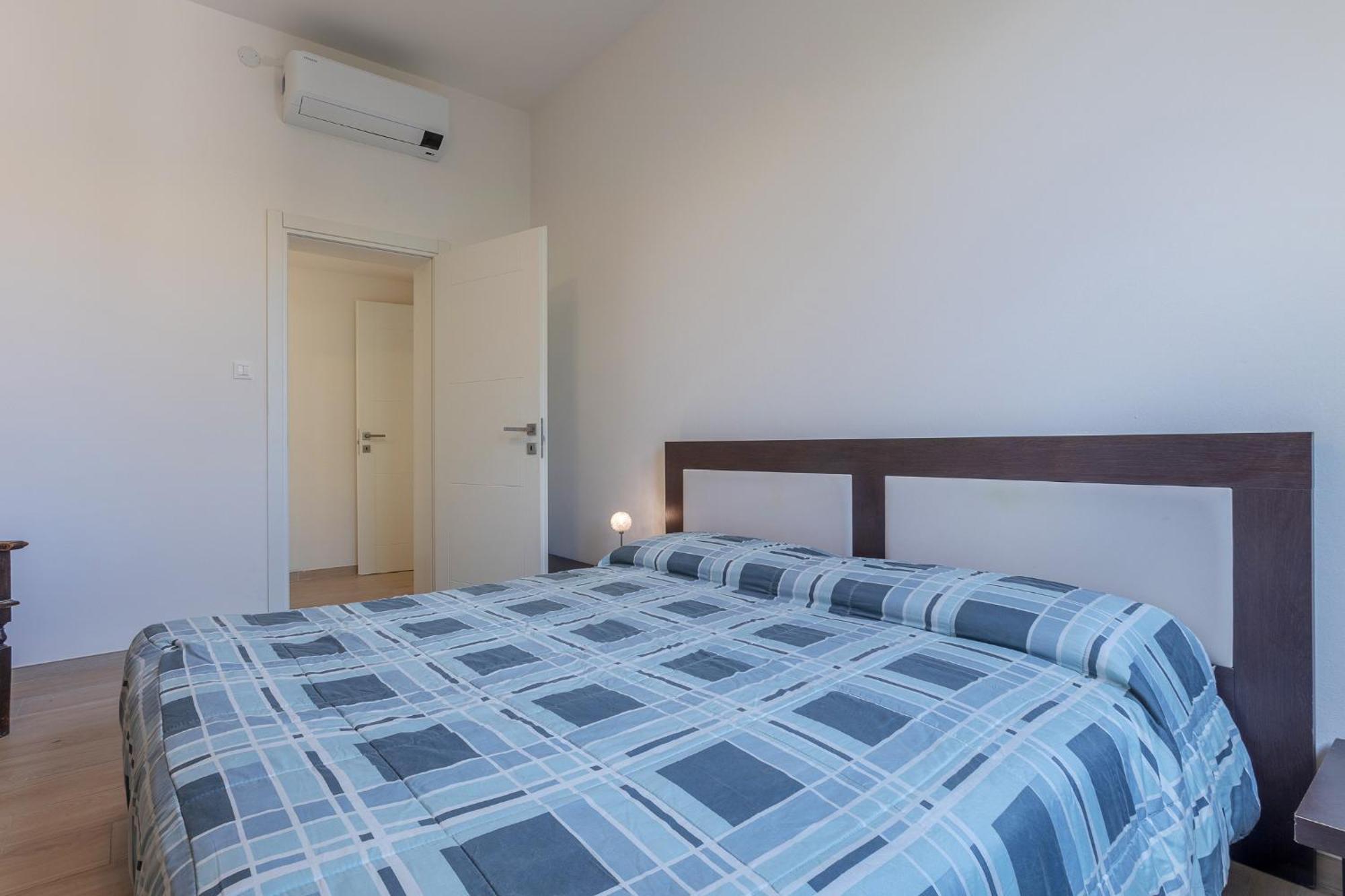 Apartment Spacious X5 With Two Balconies! *
